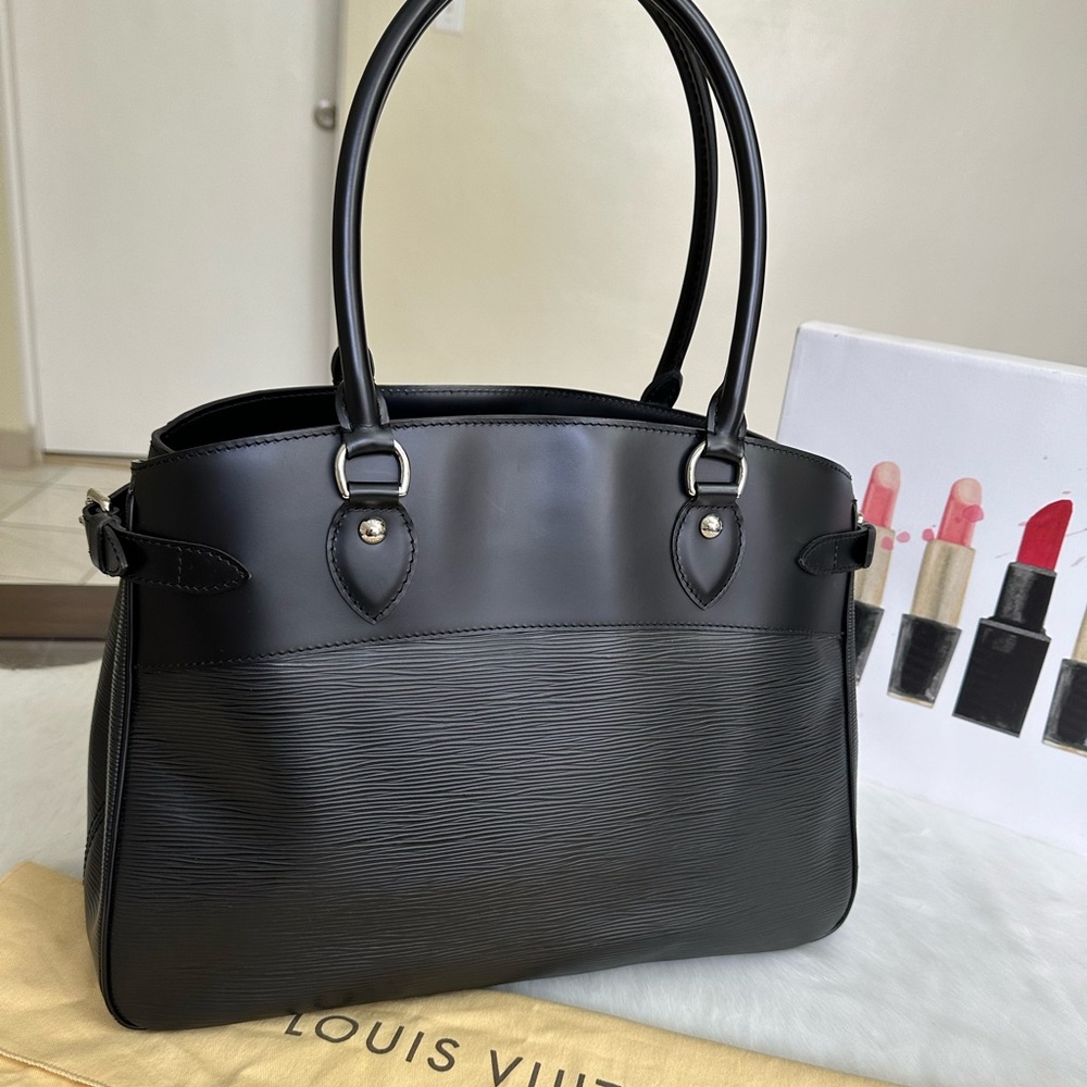 Auth Bag excellent like new condition